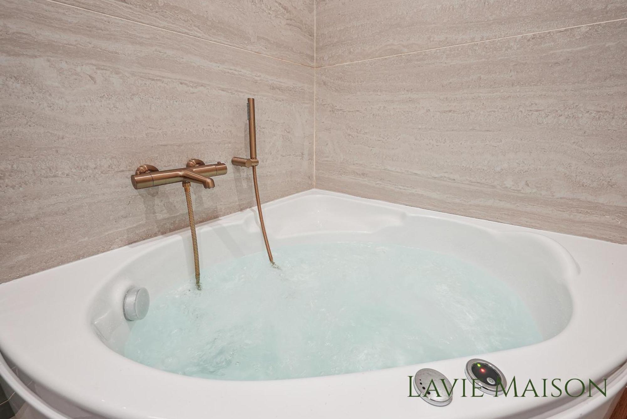 Lavie Maison Central & Hot Tub Μπορντό Εξωτερικό φωτογραφία